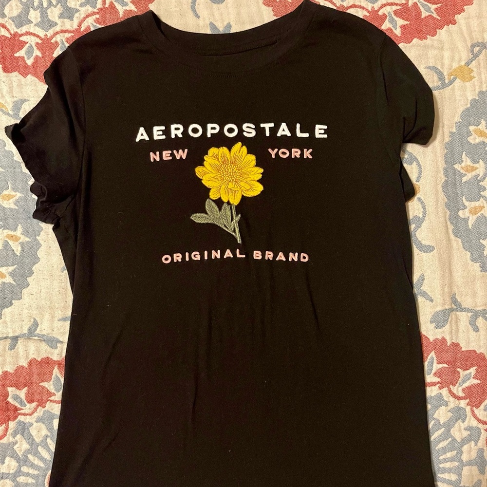 Women’s Aeropostale XL black fitted tee